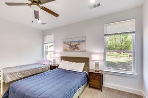 Fire Pit + Grill: Lakeside Gun Barrel City Home!