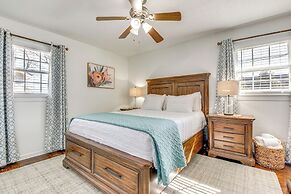 Chic Marietta Getaway w/ Fire Pit & Grill!