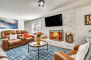 Chic Marietta Getaway w/ Fire Pit & Grill!