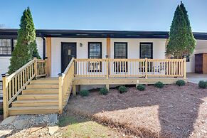 Chic Marietta Getaway w/ Fire Pit & Grill!