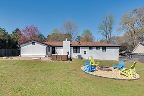 Chic Marietta Getaway w/ Fire Pit & Grill!