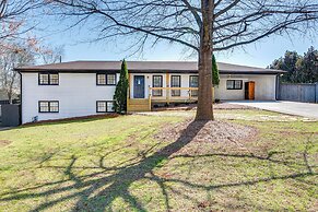 Chic Marietta Getaway w/ Fire Pit & Grill!