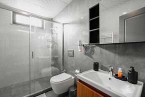 Central Flat w Balcony 5 min to Lara Beach