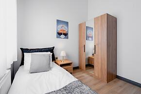 Central Flat w Balcony 5 min to Lara Beach