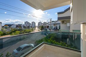 Central Flat w Balcony 5 min to Lara Beach