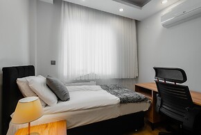 Central Flat w Balcony 5 min to Lara Beach