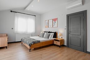 Central Flat w Balcony 5 min to Lara Beach