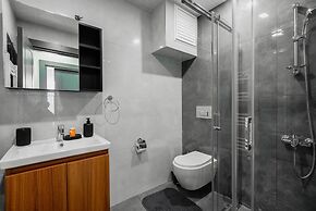 Central Flat w Balcony 5 min to Lara Beach