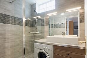 Eiffel Tower Elegant Residence