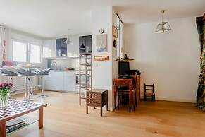 Eiffel Tower Elegant Residence