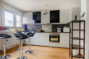 Eiffel Tower Elegant Residence