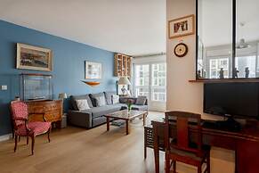 Eiffel Tower Elegant Residence