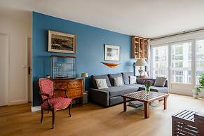 Eiffel Tower Elegant Residence