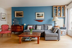 Eiffel Tower Elegant Residence