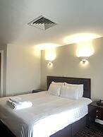 Riverside Hotel