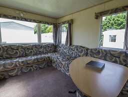 Caravansleeps8-fireplace-petsok-golf-gym-pool