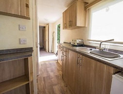 Caravansleeps8-fireplace-petsok-golf-gym-pool