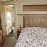Caravansleeps6-freeparking-quietretreat-nature