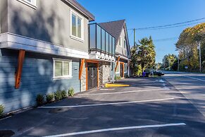 Qualicum Beach Ocean Suites