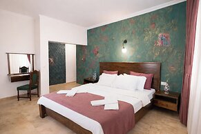 Yellow Stone Suites
