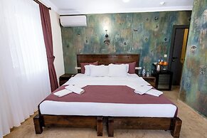 Yellow Stone Suites