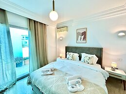 The Lake View Spacious With Amazing Terrace