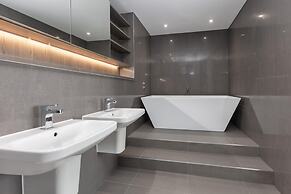 Fabulous City Flat With Views