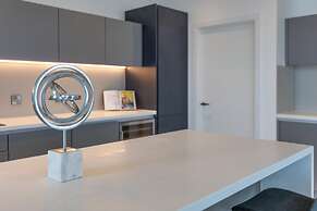 Fabulous City Flat With Views