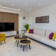 Sunny Drops Blue Villa by Estia