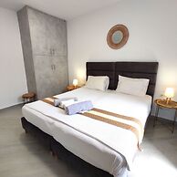 Modern Mykonos 2 Bd Aqua w shared Pool