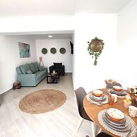 Modern Mykonos 2 Bd Aqua w shared Pool