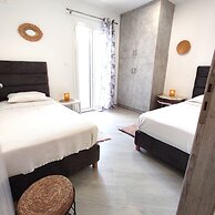 Modern Mykonos 2 Bd Aqua w shared Pool