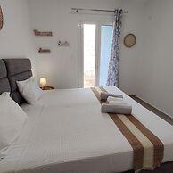 Modern Mykonos 2 Bd Aqua w shared Pool