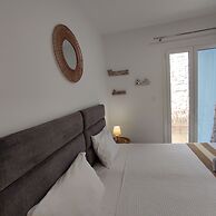 Modern Mykonos 2 Bd Aqua w shared Pool