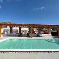 Modern Mykonos 2 Bd Aqua w shared Pool
