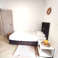 Modern Mykonos 2 Bd Aqua w shared Pool