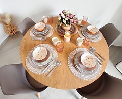 Modern Mykonos 2 Bd Aqua w shared Pool