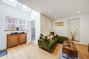 Charming Spacious 2-bed Apartment in London