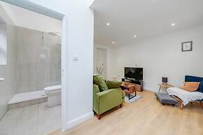 Charming Spacious 2-bed Apartment in London
