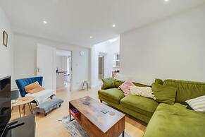 Charming Spacious 2-bed Apartment in London