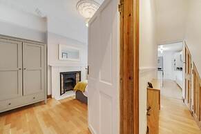 Charming Spacious 2-bed Apartment in London