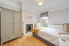 Charming Spacious 2-bed Apartment in London