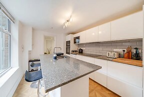Charming Spacious 2-bed Apartment in London