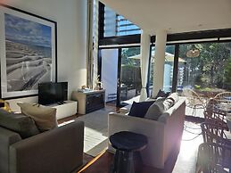 Tr ia Beach House With Pool