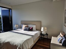 Tr ia Beach House With Pool