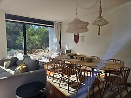 Tr ia Beach House With Pool