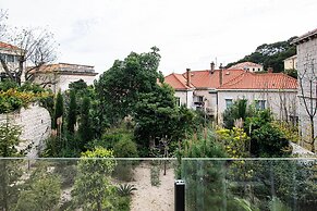 Secret Garden by DuHomes