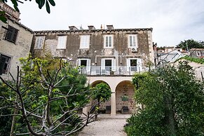 Secret Garden by DuHomes