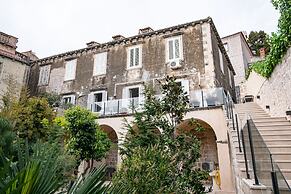 Secret Garden by DuHomes