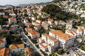 Secret Garden by DuHomes